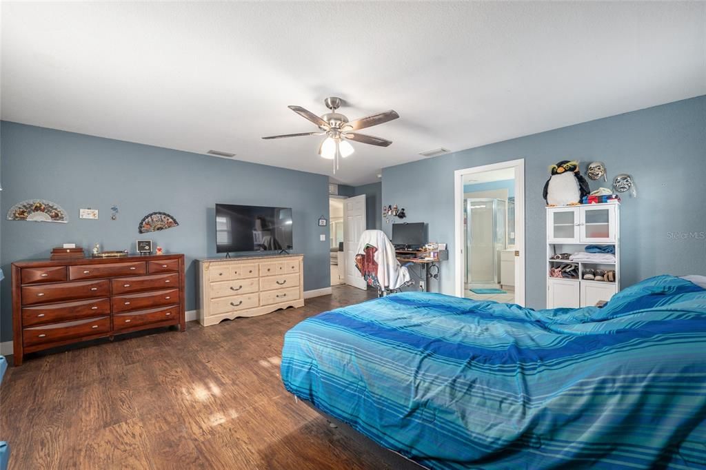 For Sale: $310,000 (4 beds, 3 baths, 2030 Square Feet)