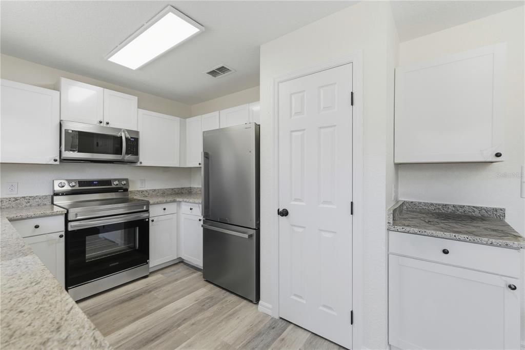 For Sale: $299,900 (3 beds, 2 baths, 1200 Square Feet)
