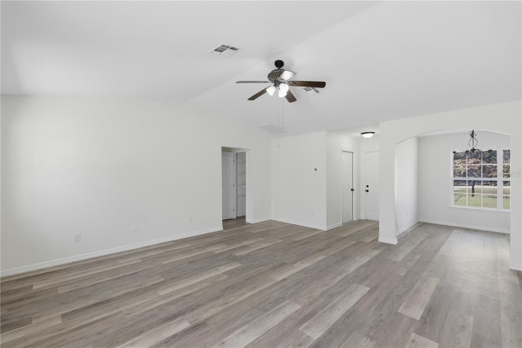 For Sale: $299,900 (3 beds, 2 baths, 1200 Square Feet)