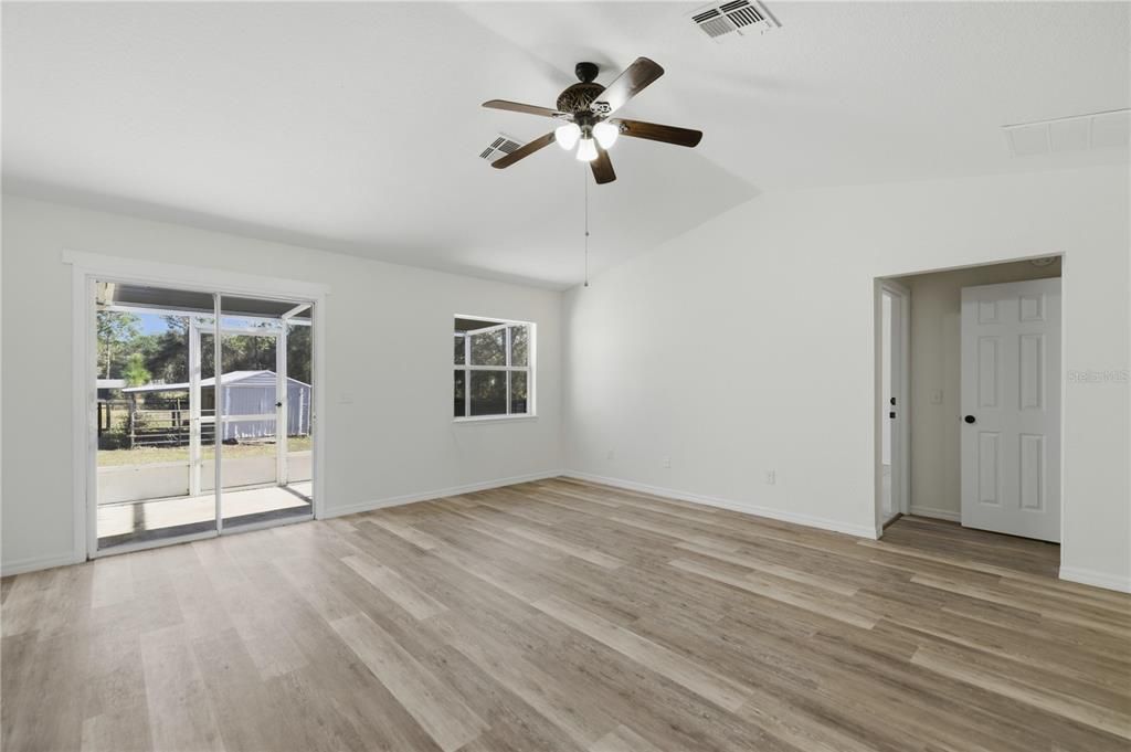 For Sale: $299,900 (3 beds, 2 baths, 1200 Square Feet)