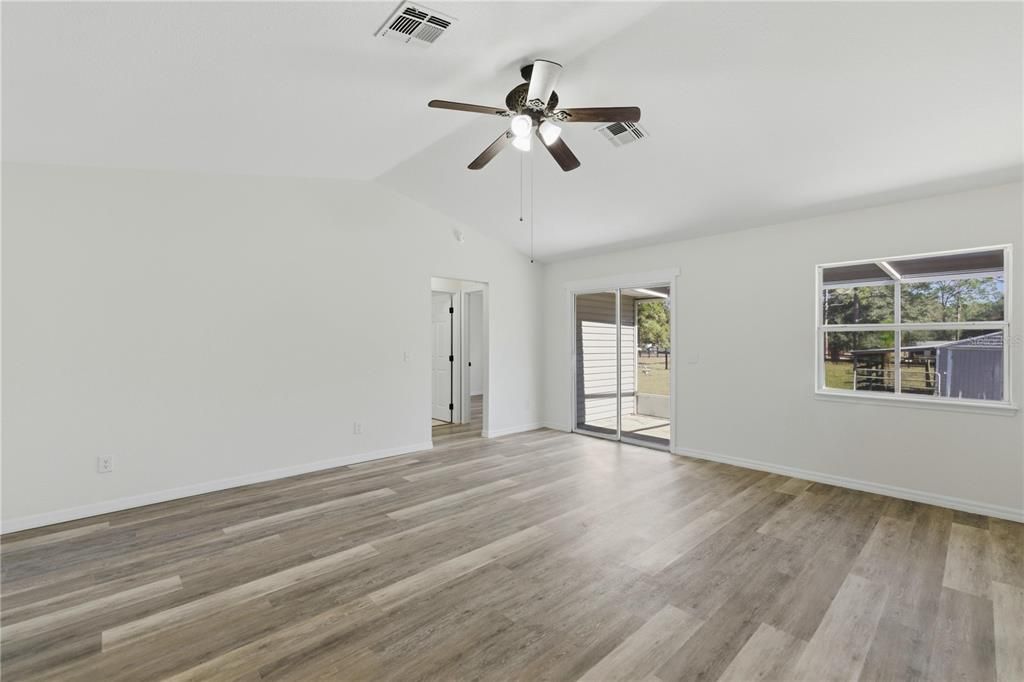 For Sale: $299,900 (3 beds, 2 baths, 1200 Square Feet)