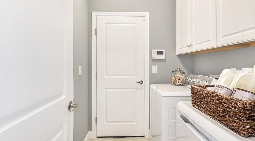 На продажу: $369,900 (3 спален, 2 ванн, 2055 Квадратных фут)