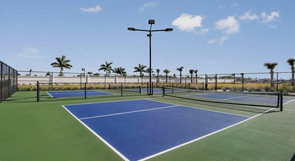 На продажу: $369,900 (3 спален, 2 ванн, 2055 Квадратных фут)