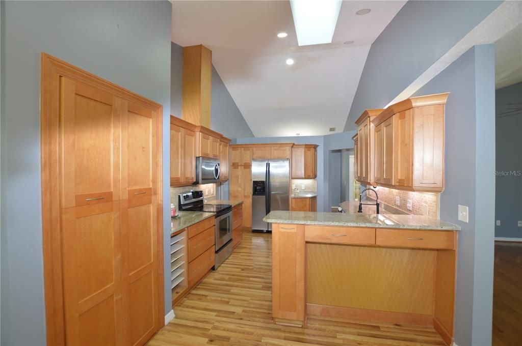 待售: $319,000 (3 贝兹, 2 浴室, 1684 平方英尺)