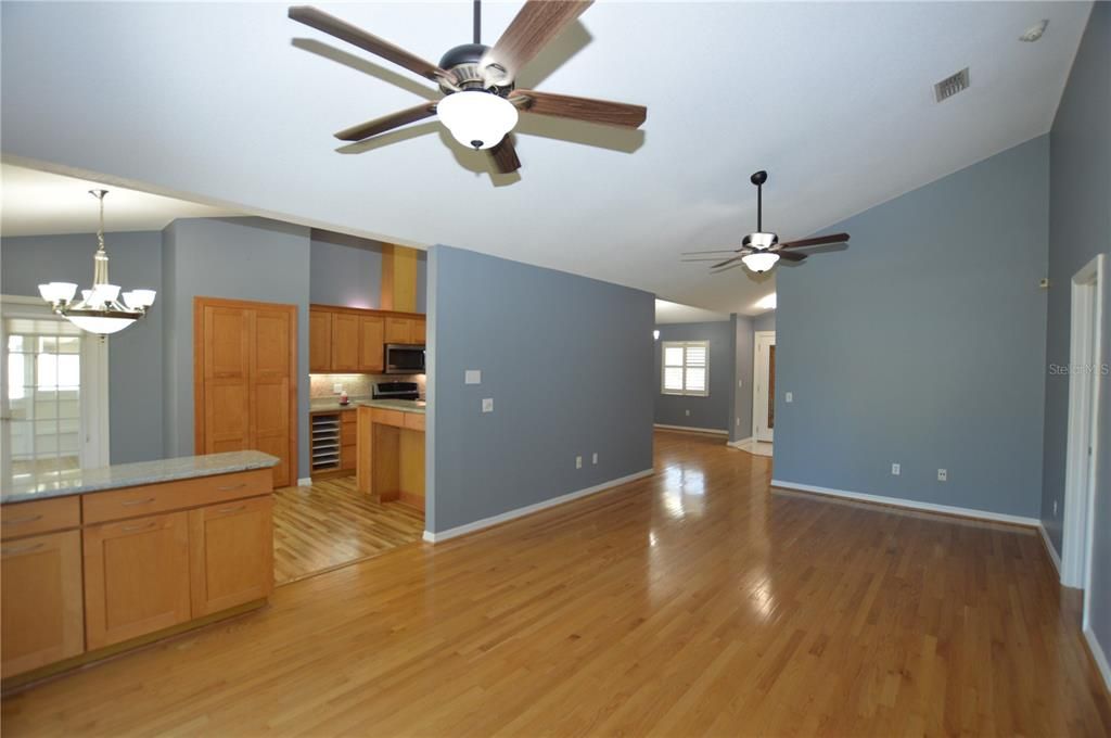 待售: $319,000 (3 贝兹, 2 浴室, 1684 平方英尺)