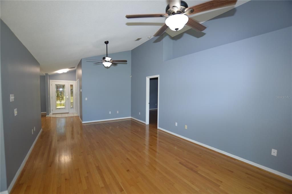 待售: $319,000 (3 贝兹, 2 浴室, 1684 平方英尺)