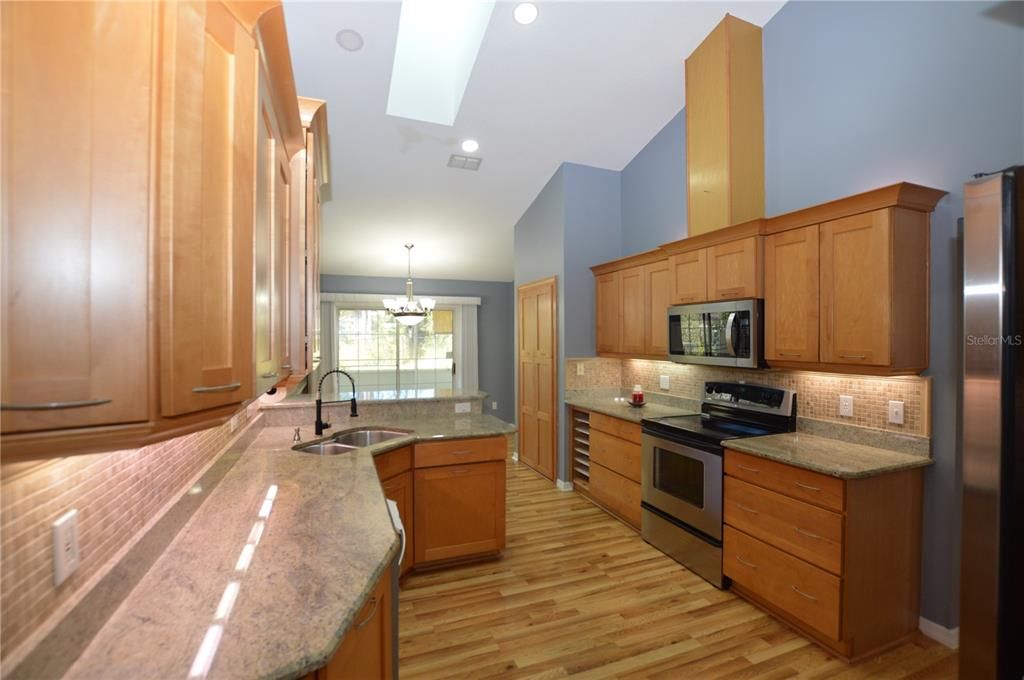 待售: $319,000 (3 贝兹, 2 浴室, 1684 平方英尺)