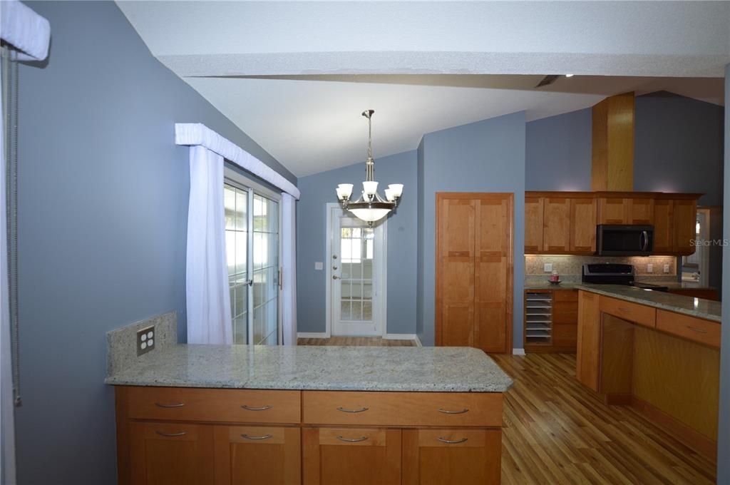 待售: $319,000 (3 贝兹, 2 浴室, 1684 平方英尺)