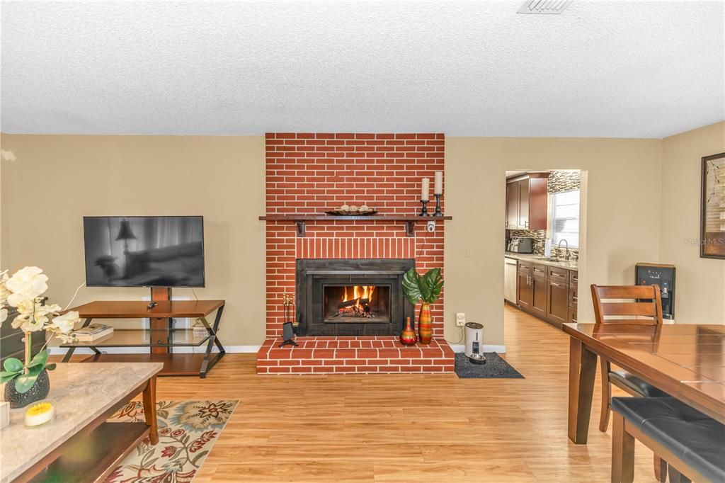 For Sale: $280,000 (2 beds, 2 baths, 1116 Square Feet)