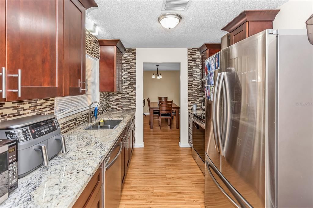 For Sale: $280,000 (2 beds, 2 baths, 1116 Square Feet)