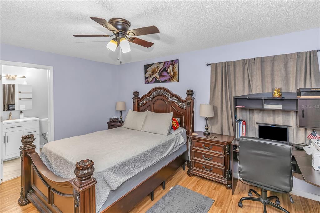 For Sale: $280,000 (2 beds, 2 baths, 1116 Square Feet)