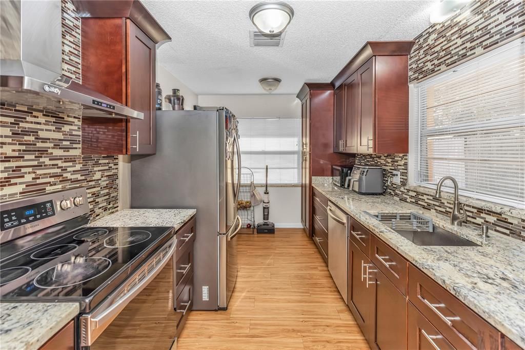 For Sale: $280,000 (2 beds, 2 baths, 1116 Square Feet)