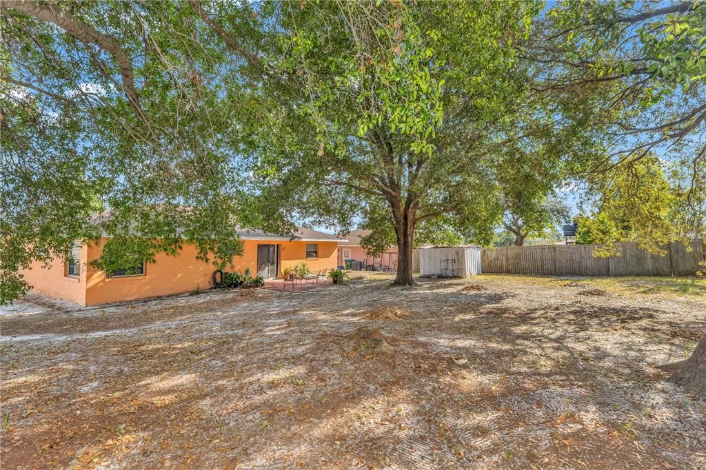 For Sale: $280,000 (2 beds, 2 baths, 1116 Square Feet)