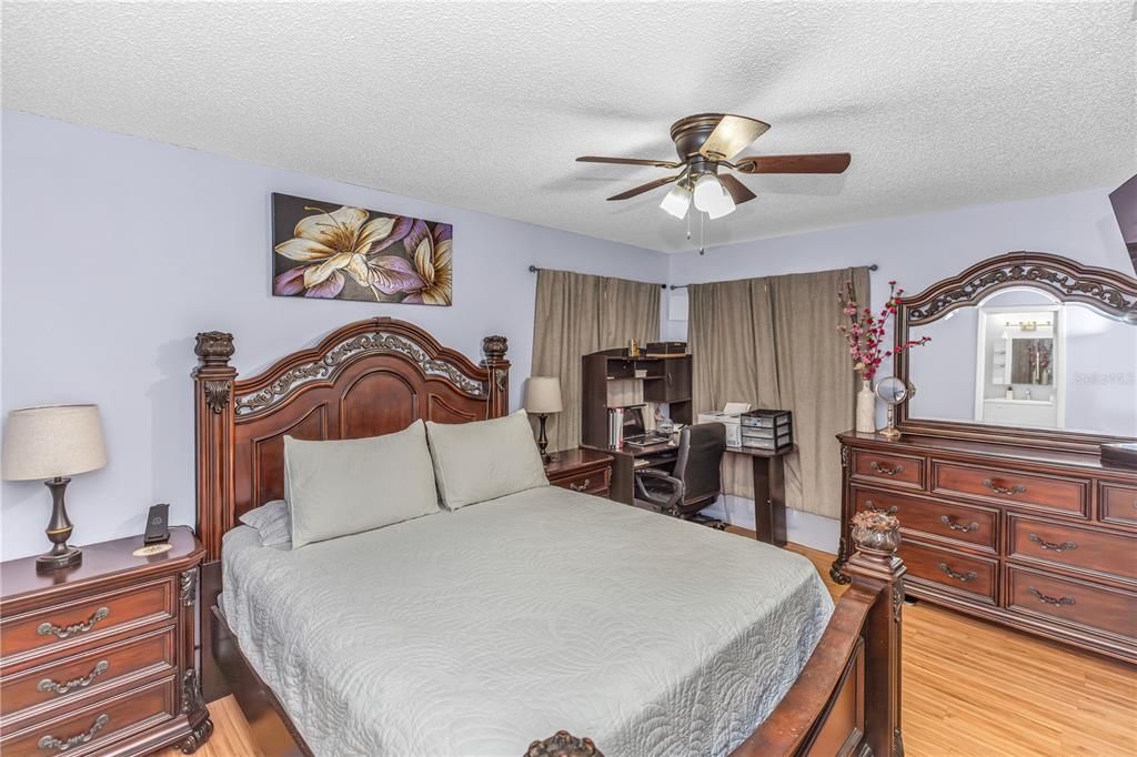 For Sale: $280,000 (2 beds, 2 baths, 1116 Square Feet)