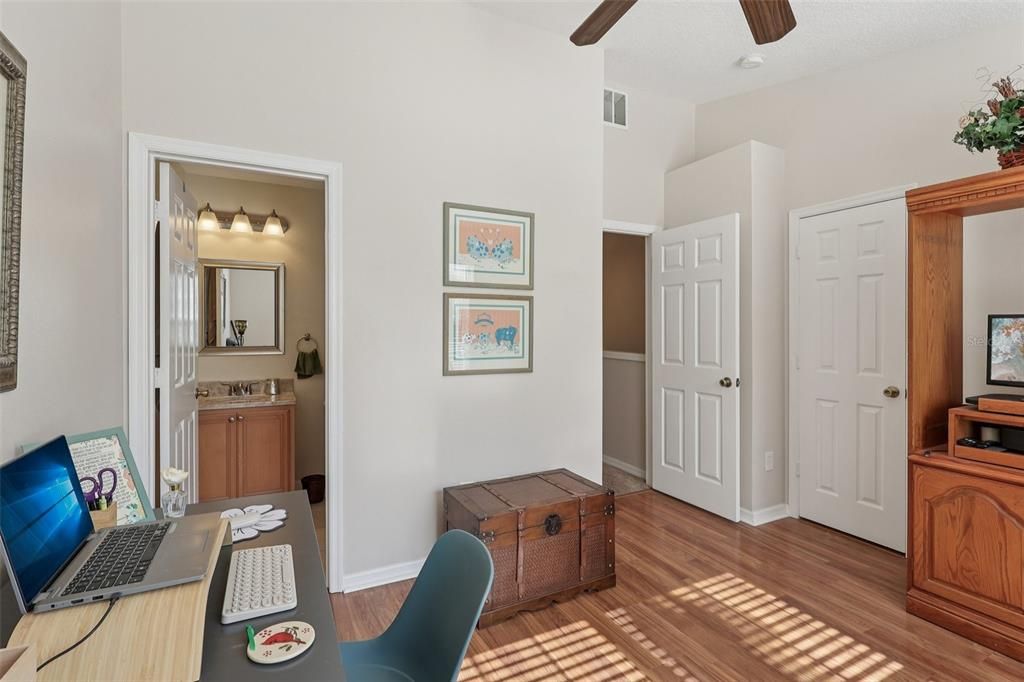 En Venta: $254,000 (2 camas, 2 baños, 1095 Pies cuadrados)