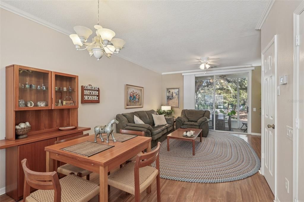 En Venta: $254,000 (2 camas, 2 baños, 1095 Pies cuadrados)