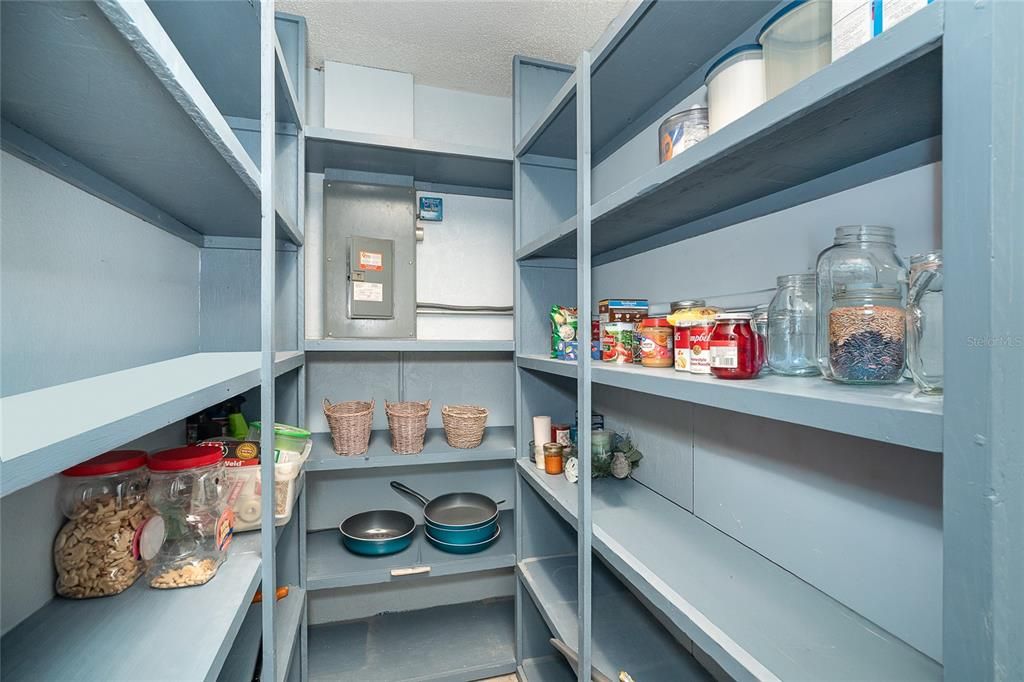 For Sale: $300,000 (2 beds, 2 baths, 1053 Square Feet)