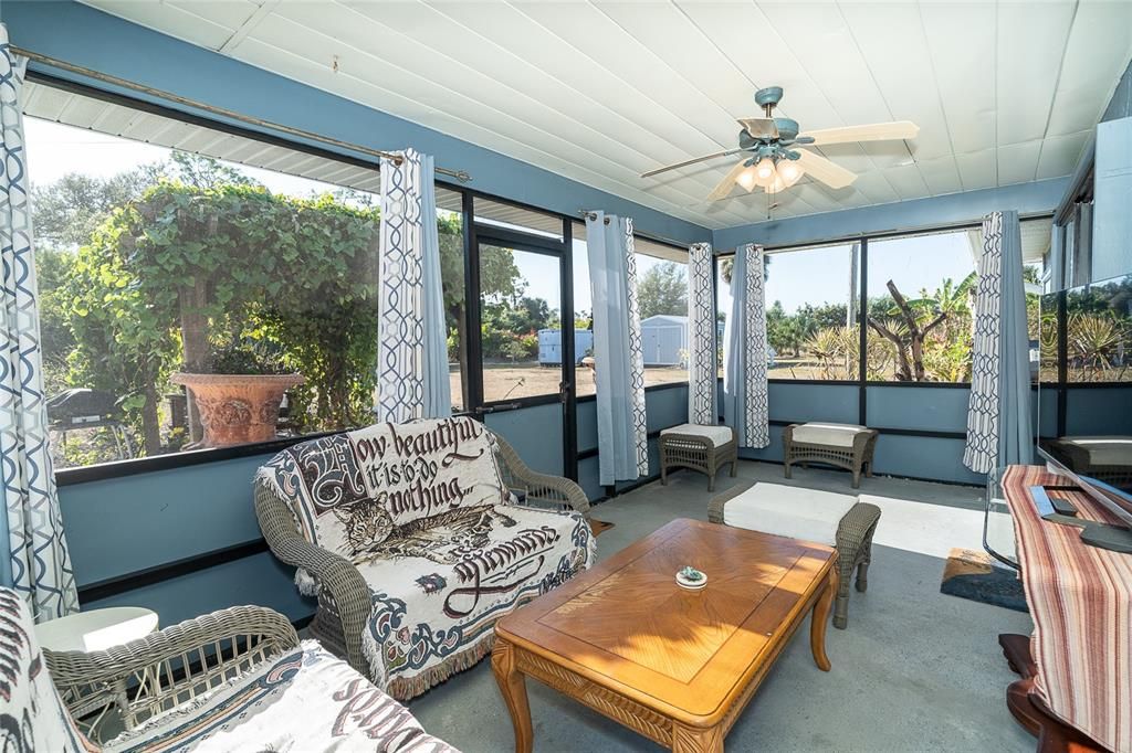 For Sale: $300,000 (2 beds, 2 baths, 1053 Square Feet)