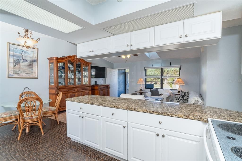 For Sale: $300,000 (2 beds, 2 baths, 1053 Square Feet)