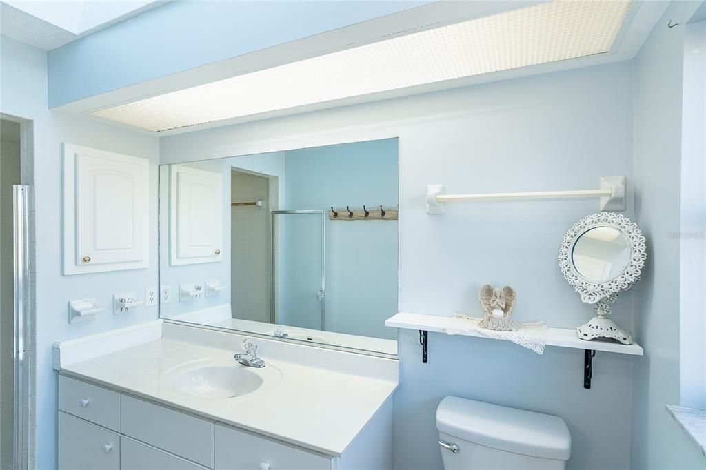 For Sale: $300,000 (2 beds, 2 baths, 1053 Square Feet)