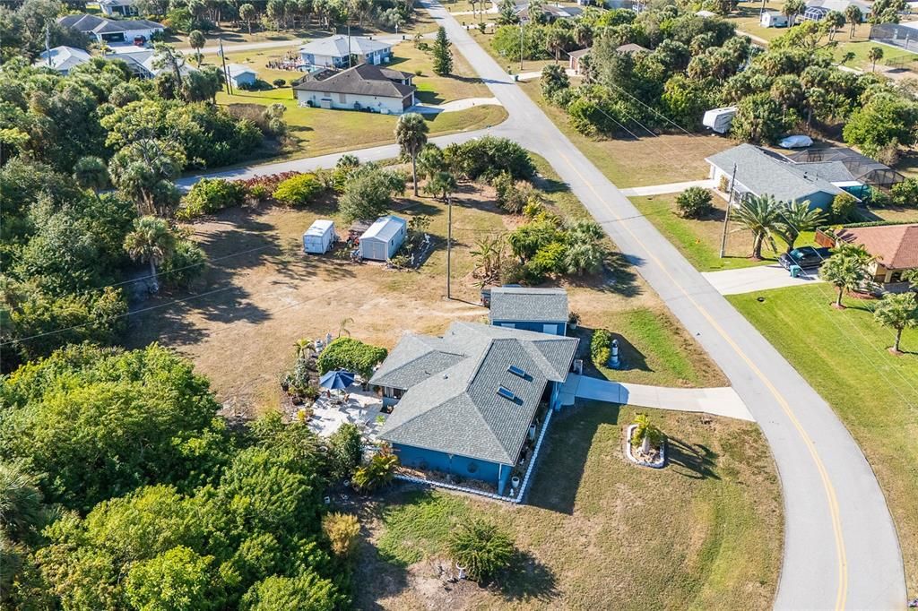 For Sale: $300,000 (2 beds, 2 baths, 1053 Square Feet)