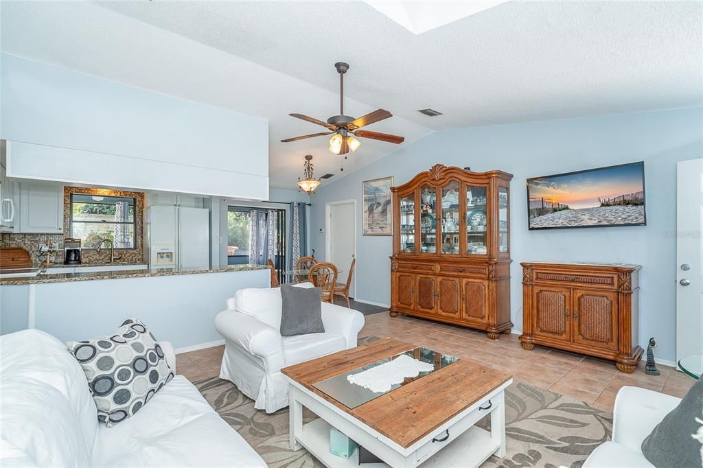 For Sale: $300,000 (2 beds, 2 baths, 1053 Square Feet)