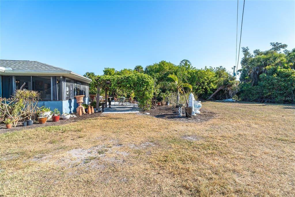 For Sale: $300,000 (2 beds, 2 baths, 1053 Square Feet)