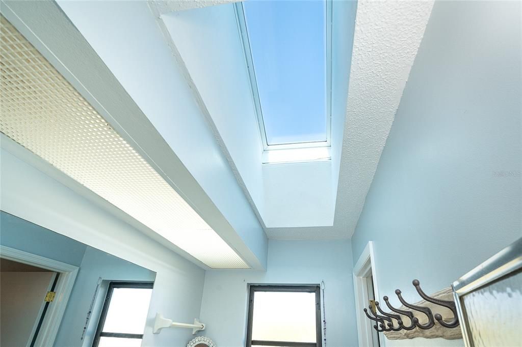 For Sale: $300,000 (2 beds, 2 baths, 1053 Square Feet)