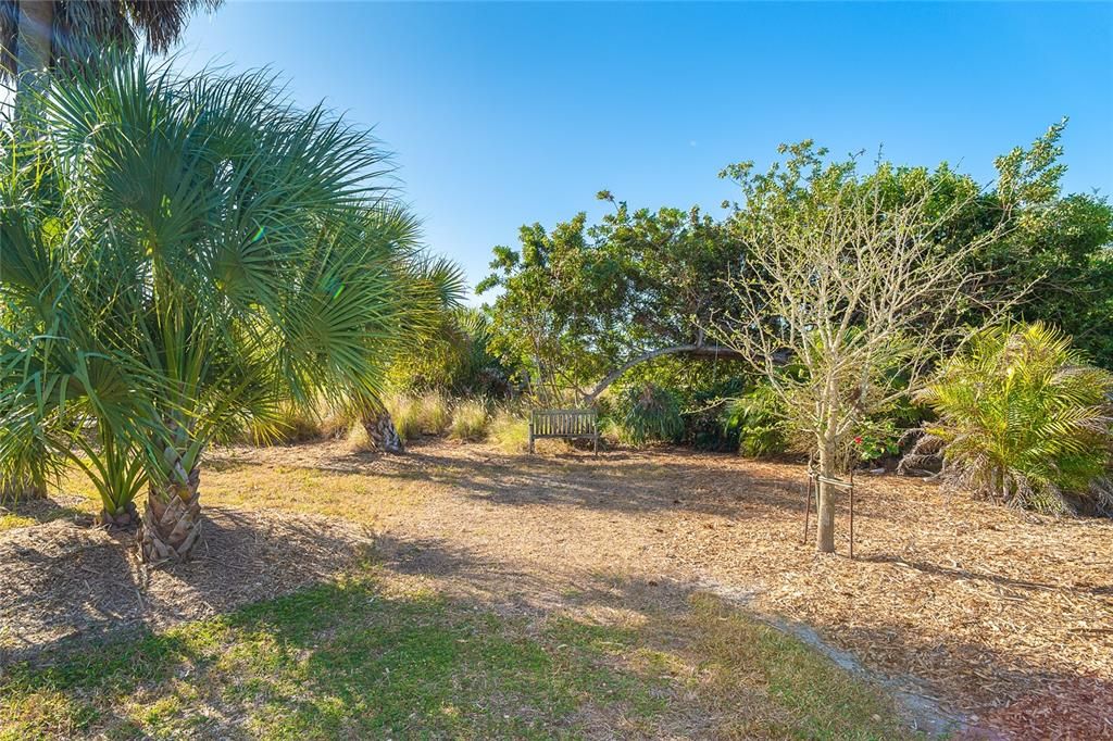 For Sale: $300,000 (2 beds, 2 baths, 1053 Square Feet)