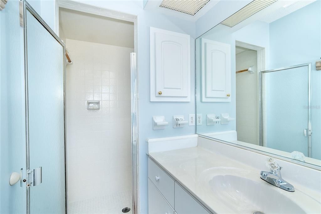 For Sale: $300,000 (2 beds, 2 baths, 1053 Square Feet)