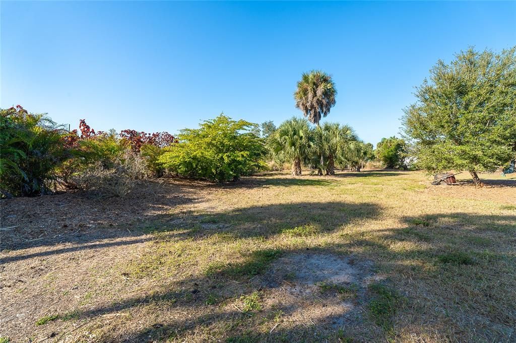 For Sale: $300,000 (2 beds, 2 baths, 1053 Square Feet)