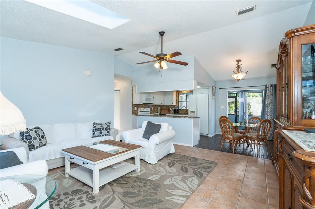 For Sale: $300,000 (2 beds, 2 baths, 1053 Square Feet)