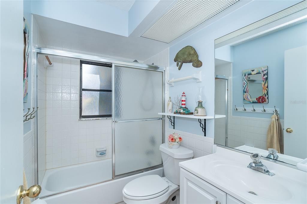 For Sale: $300,000 (2 beds, 2 baths, 1053 Square Feet)