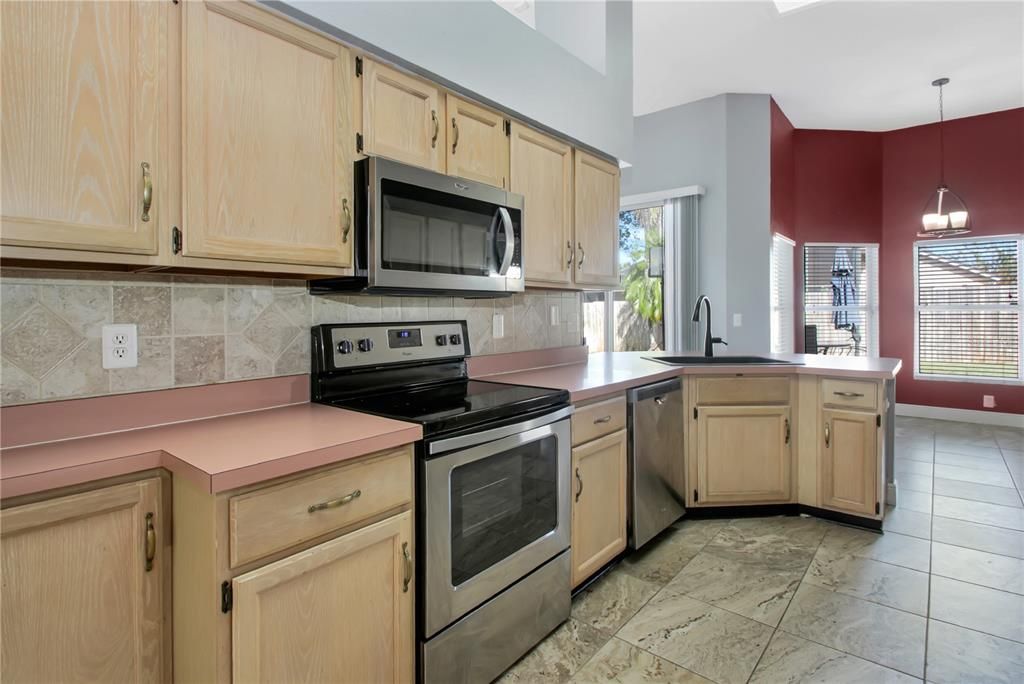 For Sale: $379,000 (3 beds, 2 baths, 1670 Square Feet)