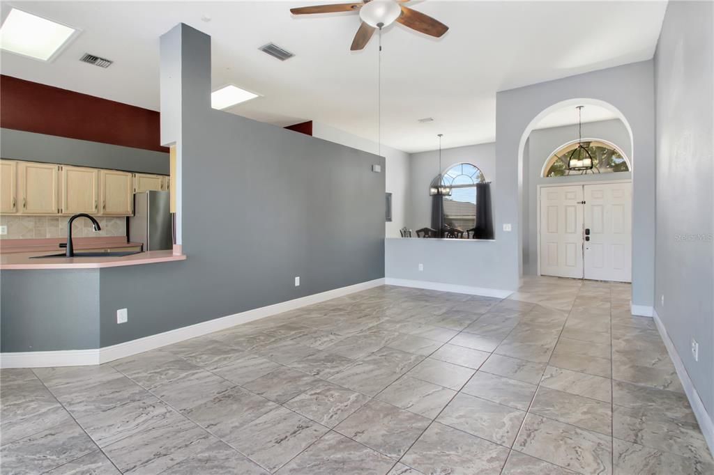 For Sale: $379,000 (3 beds, 2 baths, 1670 Square Feet)