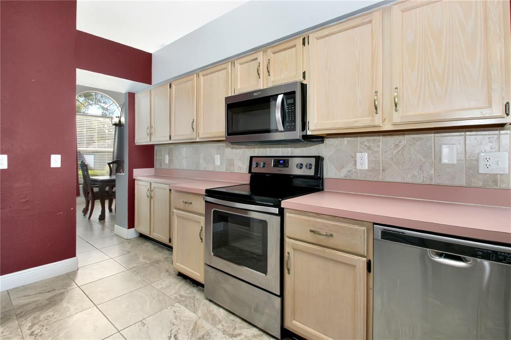 For Sale: $379,000 (3 beds, 2 baths, 1670 Square Feet)