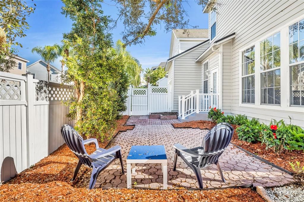 For Sale: $699,900 (4 beds, 2 baths, 2035 Square Feet)