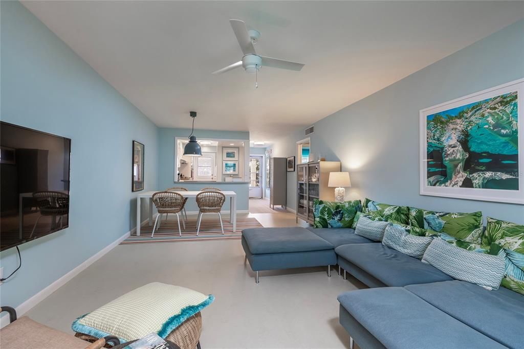 На продажу: $149,900 (2 спален, 1 ванн, 935 Квадратных фут)