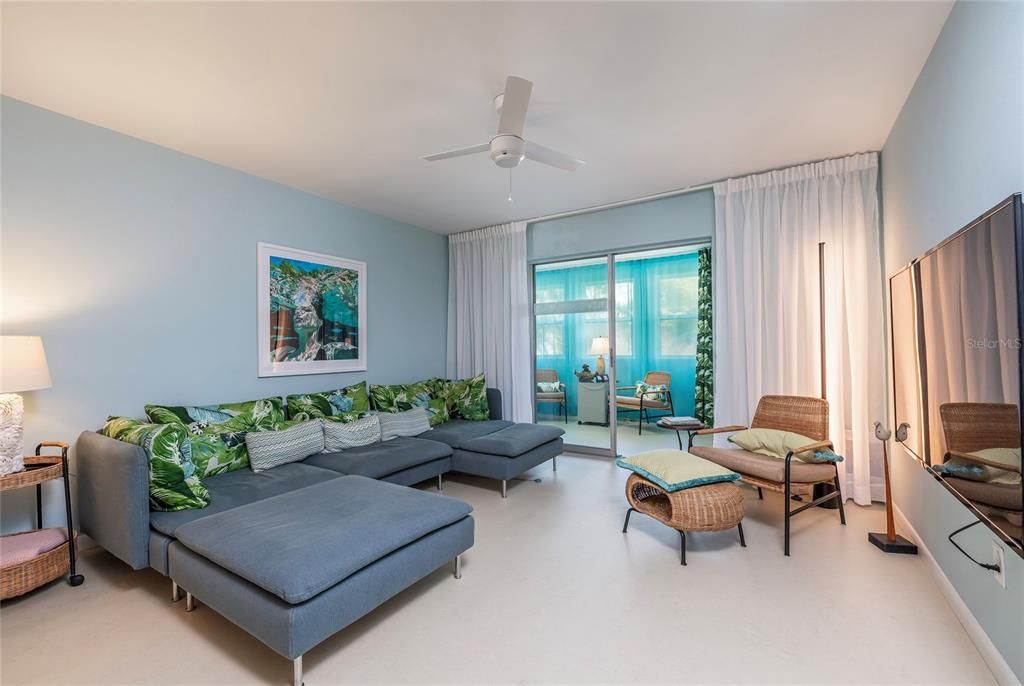 На продажу: $149,900 (2 спален, 1 ванн, 935 Квадратных фут)