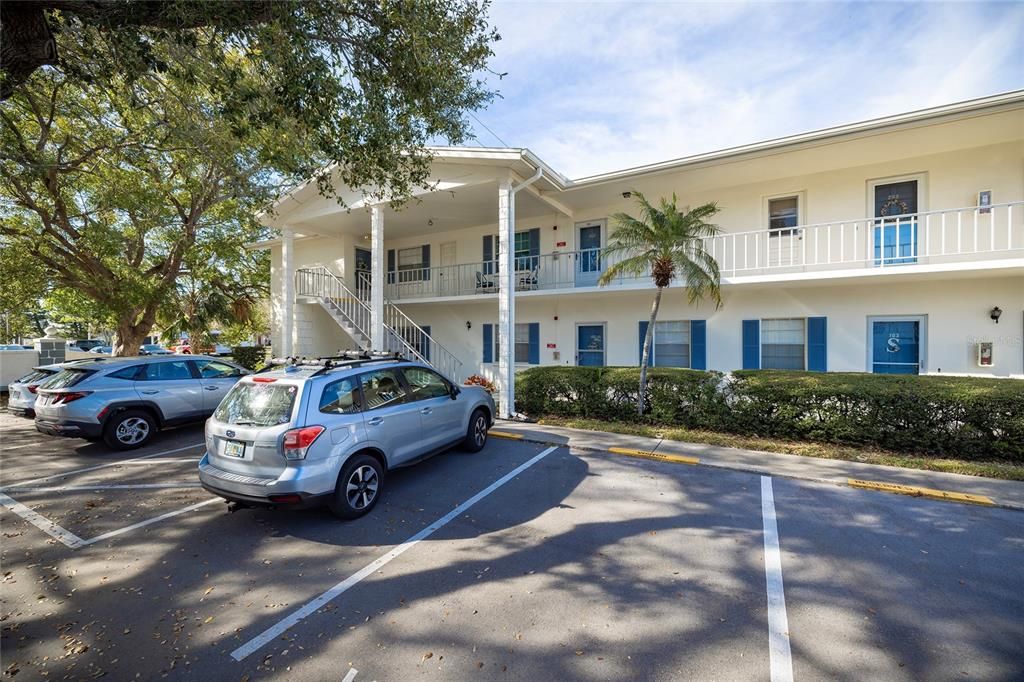 На продажу: $149,900 (2 спален, 1 ванн, 935 Квадратных фут)