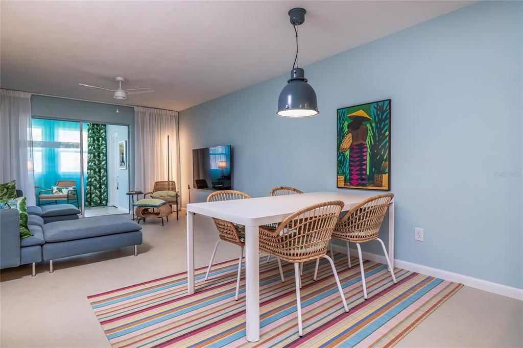 На продажу: $149,900 (2 спален, 1 ванн, 935 Квадратных фут)