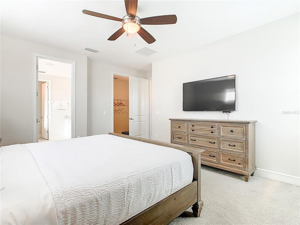 For Sale: $710,000 (5 beds, 5 baths, 2945 Square Feet)