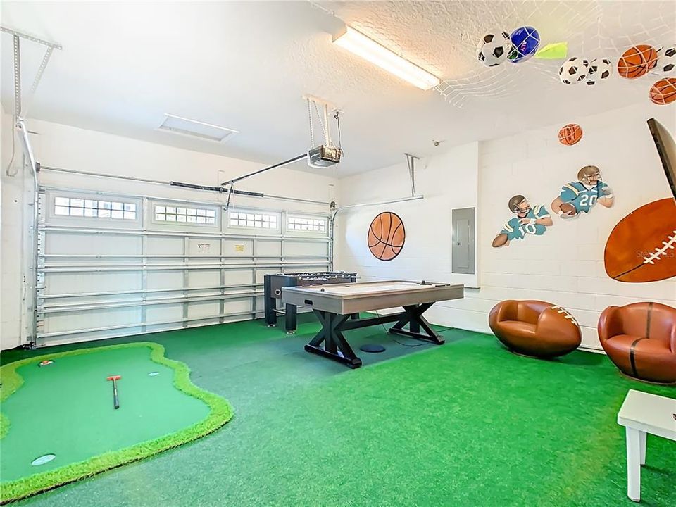 For Sale: $710,000 (5 beds, 5 baths, 2945 Square Feet)