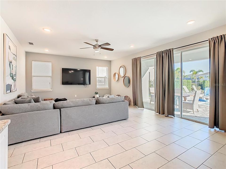 For Sale: $710,000 (5 beds, 5 baths, 2945 Square Feet)