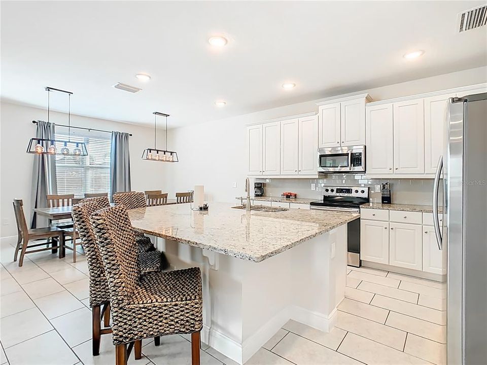 For Sale: $710,000 (5 beds, 5 baths, 2945 Square Feet)