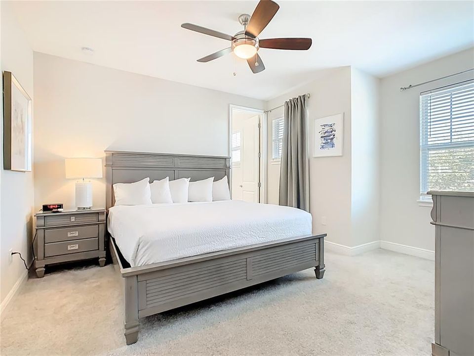 For Sale: $710,000 (5 beds, 5 baths, 2945 Square Feet)