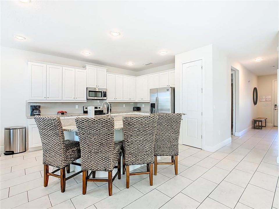 For Sale: $710,000 (5 beds, 5 baths, 2945 Square Feet)