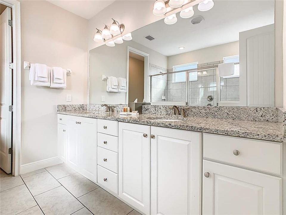 For Sale: $710,000 (5 beds, 5 baths, 2945 Square Feet)