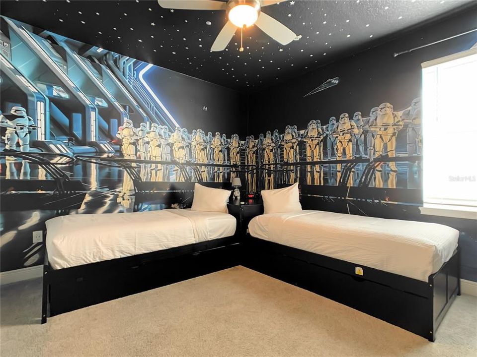 For Sale: $710,000 (5 beds, 5 baths, 2945 Square Feet)