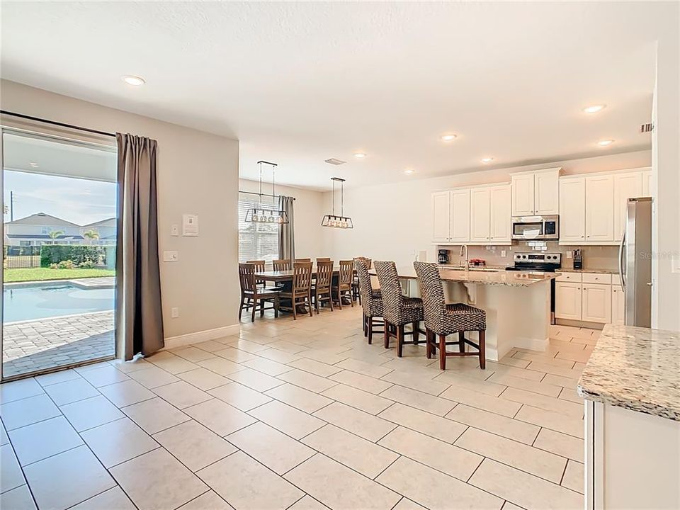 For Sale: $710,000 (5 beds, 5 baths, 2945 Square Feet)